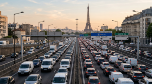 Bouchons Paris été 2026 périphérique axes saturés Bison Futé alternatives moto-taxi covoiturage