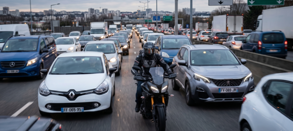 Circulation interfile moto Paris 2026 règles légales décret 2025 vitesse sanctions